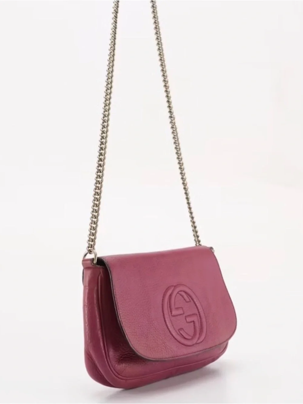 Gucci Soho Flap Chain Link Crossbody Bag in Magenta Leather